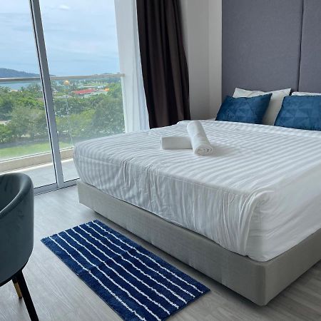 Stunning Rooftop Pool; Walk To Beach;Luxury 2 Bed 2 Bath Apartment Kota Kinabalu Bagian luar foto