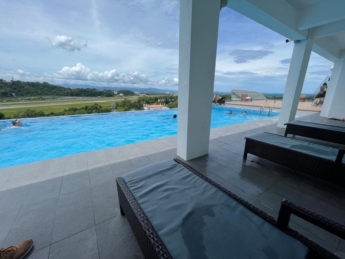 Stunning Rooftop Pool; Walk To Beach;Luxury 2 Bed 2 Bath Apartment Kota Kinabalu Bagian luar foto